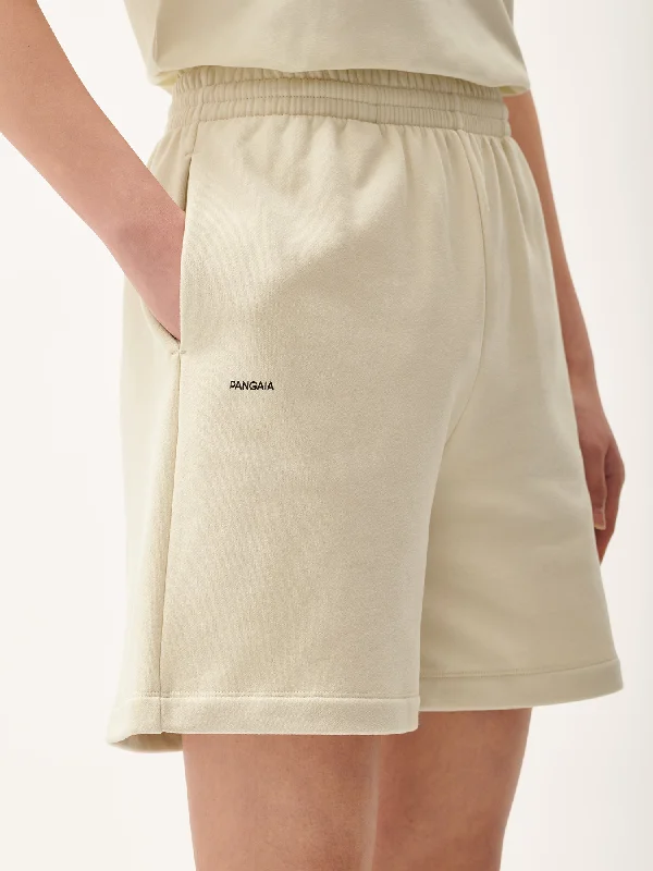 365 Midweight Mid Length Shorts—travertine-beige