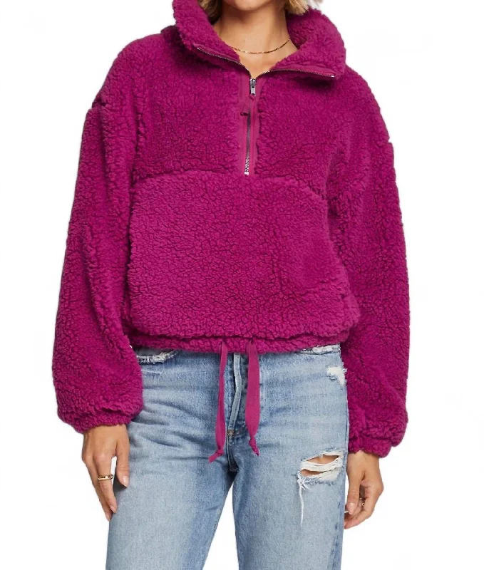 Everest Pullover In Berry